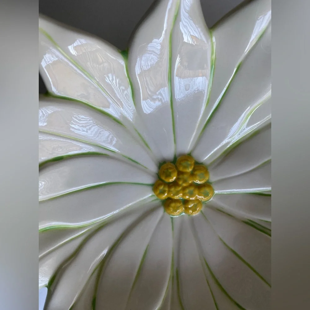 2 Ceramic White Flower Bowls 8.5” aprox‎